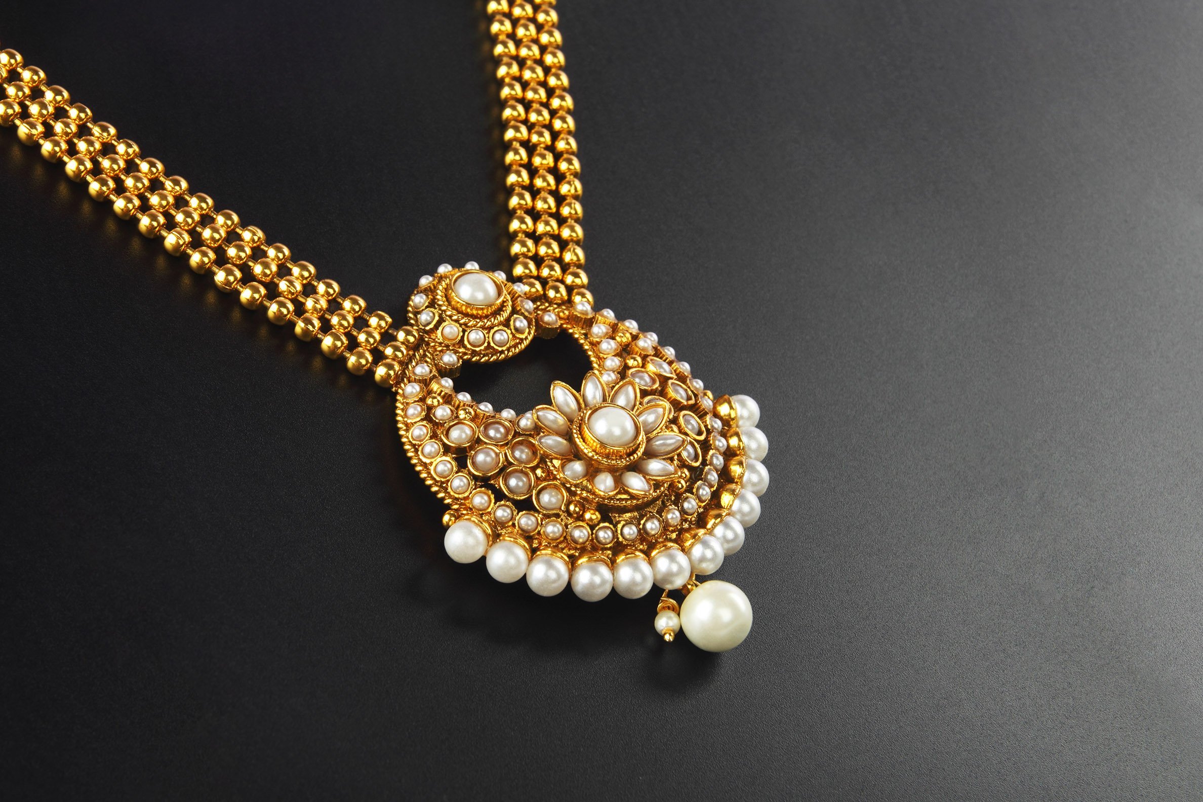 Gold Necklace without Pendant Considerations